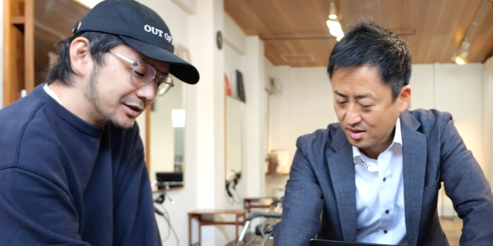 はらの税理士事務所の打ち合わせ風景スマホ用04